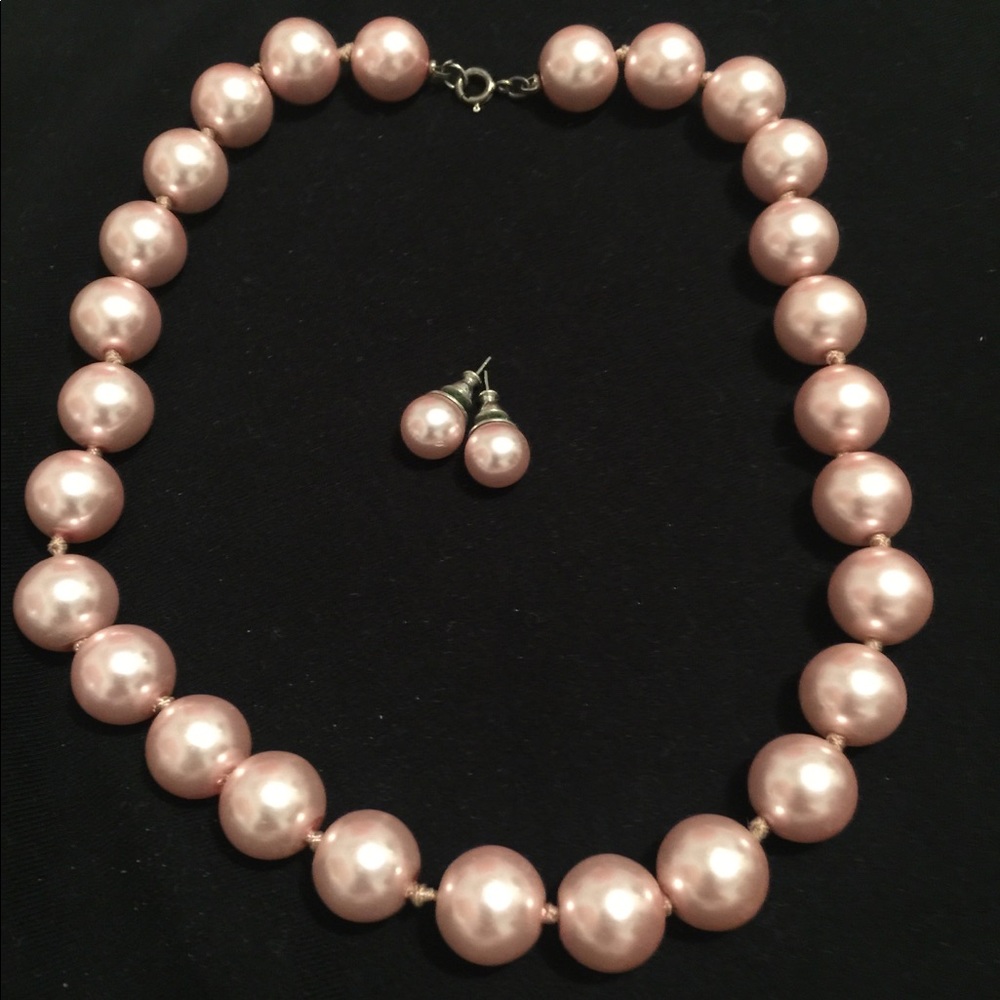 Pink faux pearl necklace
